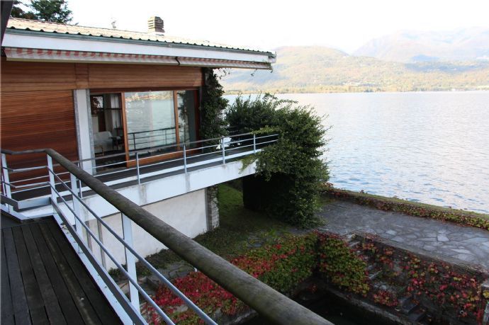 Baveno villa 350mq direttamente a lago con garage